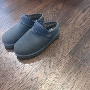 New UGG grey ankle shoe